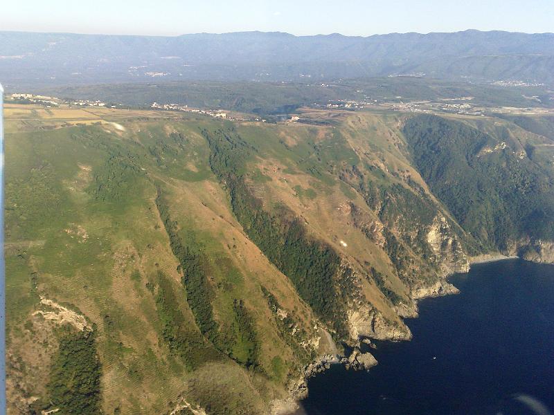 tra palmi e bagnara calabra.jpg - Scogliere a picco nel blu!